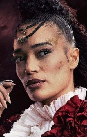 Cassie Clare в роли Филиппы Эйльхарт